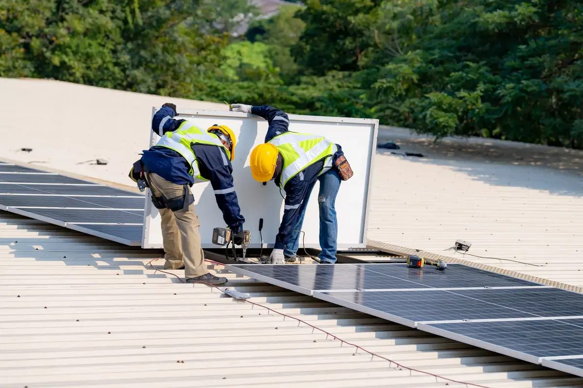 Placas solares en una nave agraria de Picón, Ciudad Real